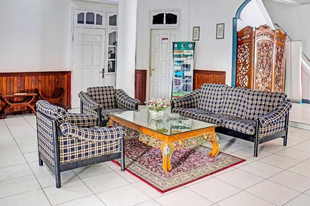 Vaccinated Staff - OYO 90483 Homestay Permata Bangko Exterior foto